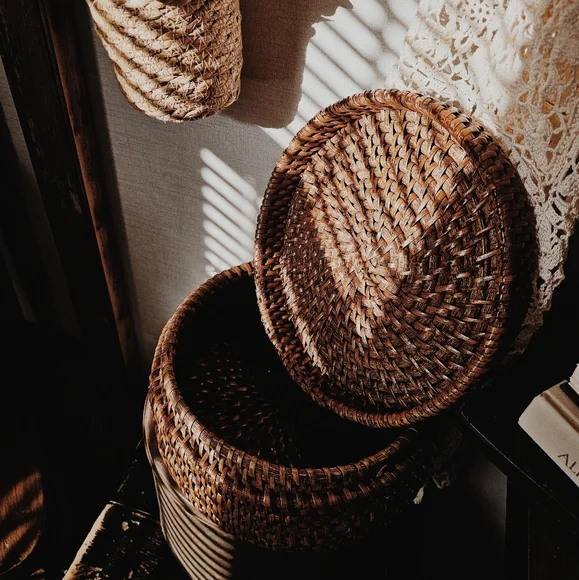 Vintage Round Rattan Brown Storage Basket With Lid - Picture 4 of 5